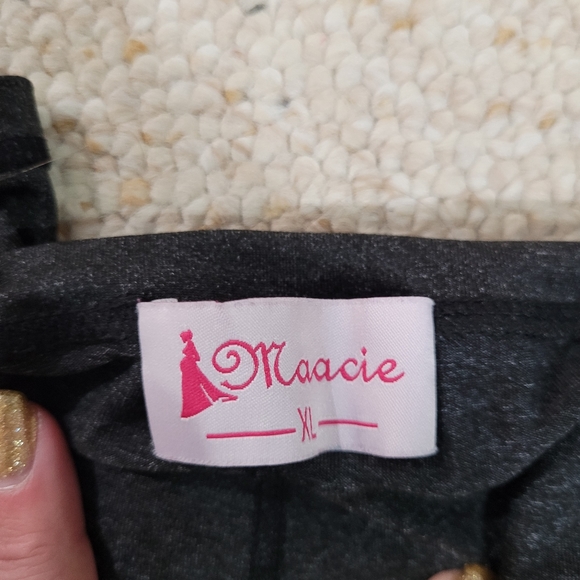 Maternity Shorts - Picture 3 of 4